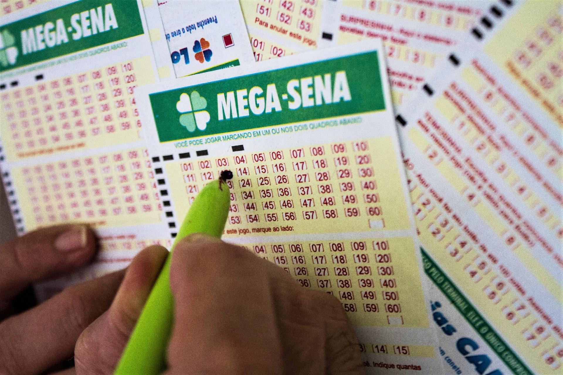 Mega-Sena acumulada pode pagar R$ 12 milhões  
