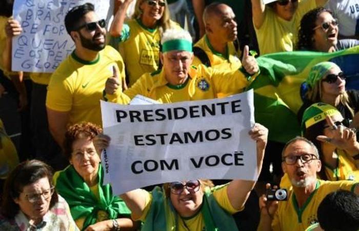 Apoiadores programam ato em favor de Bolsonaro neste domingo