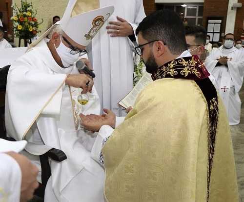 Padre Fabrício continua como auxiliar na Matriz de Santo Antônio