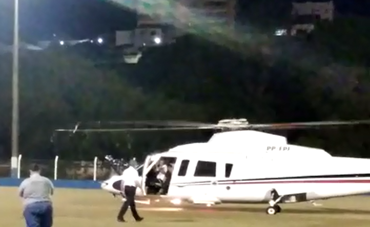 Bispo da Assembleia de Deus chega de helicóptero no Lazer