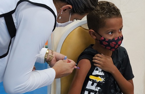 Com adesão ainda abaixo da meta, Saúde reforça estratégia para vacinar crianças