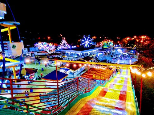 Parque de diversoes da Festa de Maio começa a funcionar em Itapira