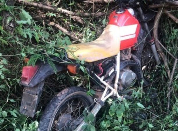 ‘Sem noção’ foge da PM com moto ‘cabrita’ e bate na Vila Ilze