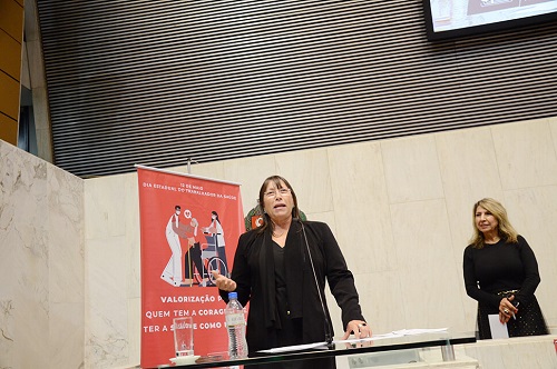 Beth Manoel participa de ato solene na Alesp