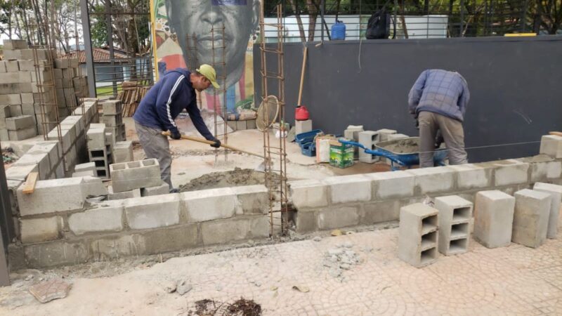 Obras faz ampliação do palco do Parque