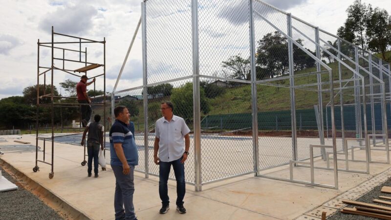 Bellini e Siqueira visitam obras do Projeto Areninha