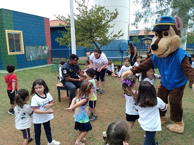 Show Dog na escola Ativa alegrou a criançada