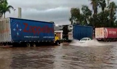 Chuvas castigam Itapira de novo e causam alagamentos