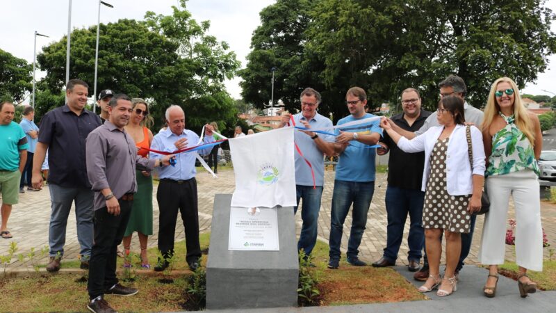 Praça Roseli Aparecida Rezende dos Santos é inaugurada