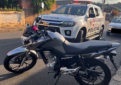 Homem vê viatura da Força Tática, foge mas acaba detido