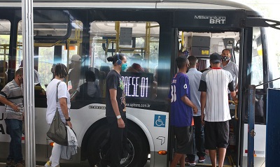 Uso de máscara não é mais obrigatório no transporte público de SP