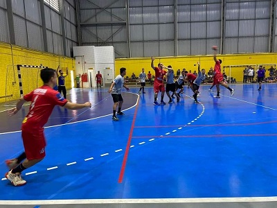 Handebol masculino estreia com vitória na Liga