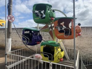 Parque de diversoes da Festa de Maio começa a funcionar em Itapira