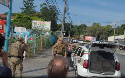 Homem invade creche com machado em Blumenau e mata 4 crianças