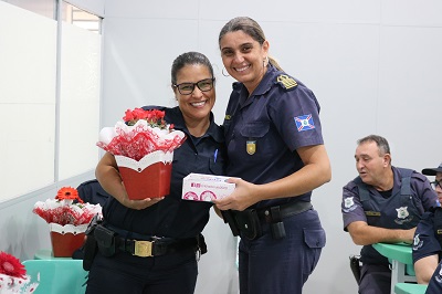 Guardas Municipais são homenageadas pelo Dia das Mães