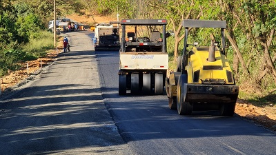 Asfaltamento da estrada do ‘Rio Manso’ transforma região em canteiro de obras