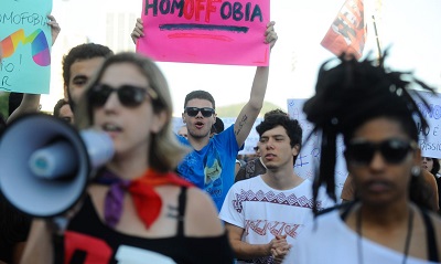 Registros de racismo e homofobia disparam no país e