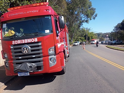 Carro descontrolado acerta cerca na Italianos