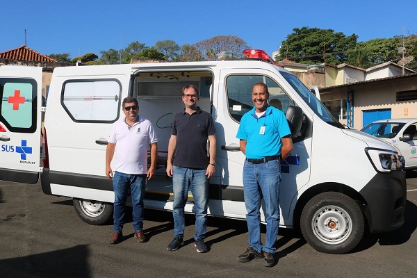 Secretaria de Saúde recebe nova ambulância