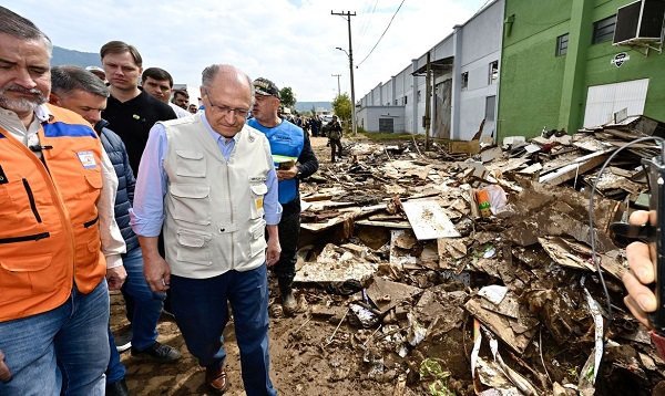 Alckmin anuncia R$ 741 milhões para cidades afetadas por ciclone