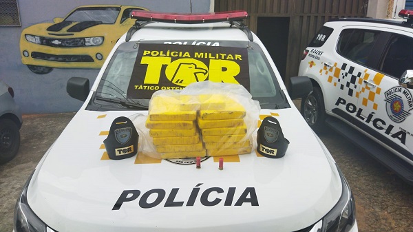 Polícia Rodoviária apreende 25 tijolos de pasta base de cocaína
