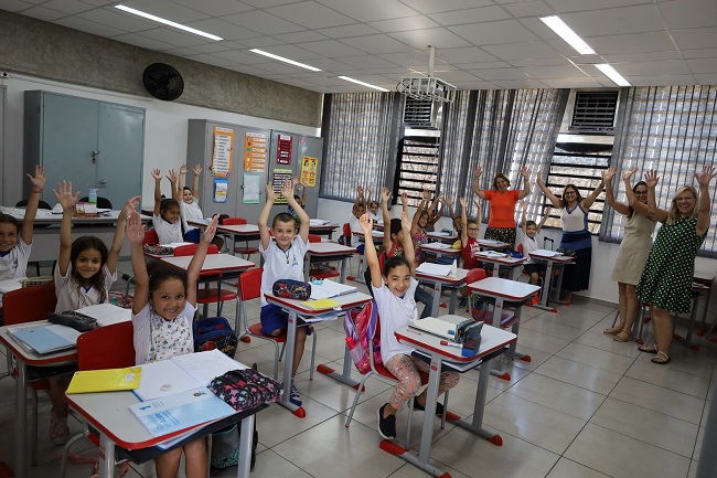 Toninho Bellini climatiza mais duas unidades escolares