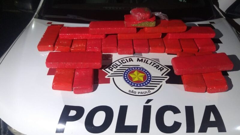 Polícia Militar apreende carga de 23 tijolos de maconha na SP-147