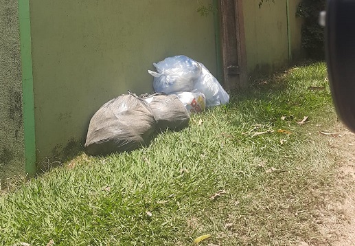 Moradores reclamam da falta de coleta de lixo na zona rural