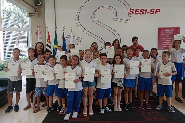 Alunos do Curso de Robótica Kids recebem certificados