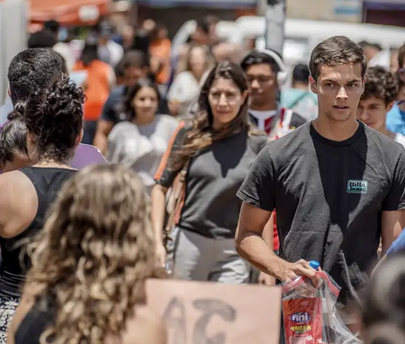 ‘Pé-de-Meia’ dará R$ 2 mil por ano a alunos de baixa renda