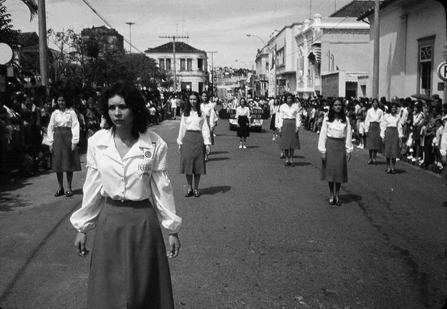 Nossa História: Desfiles cívicos, fanfarras, balizas e muita saudade
