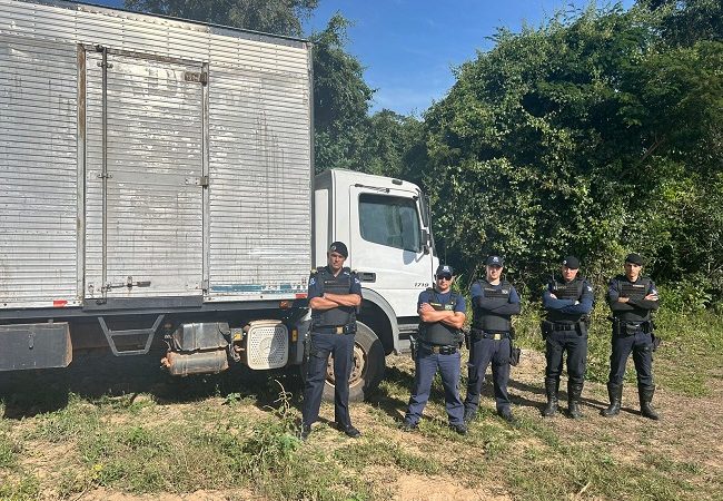 Guarda Municipal recupera dois caminhões e um trator