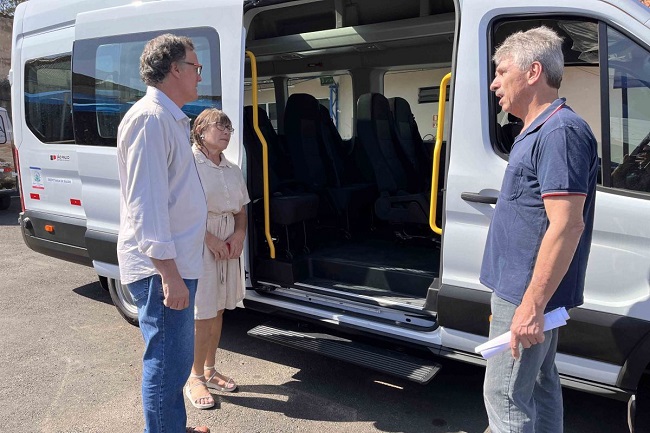 Saúde recebe nova van para transporte de pacientes