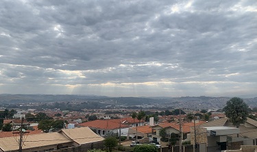 Semana começa nublada, mas sem previsão de chuva