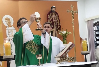 Procissão encerra louvor ao Bom Jesus na Vila Bazani