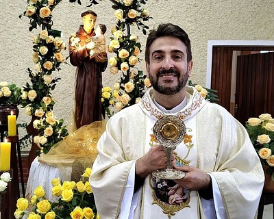 Padre Tarlei celebra última missa na Santo Antônio neste domingo