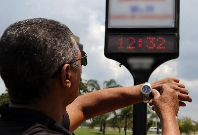 Volta do horário de verão é possibilidade real, diz ministro