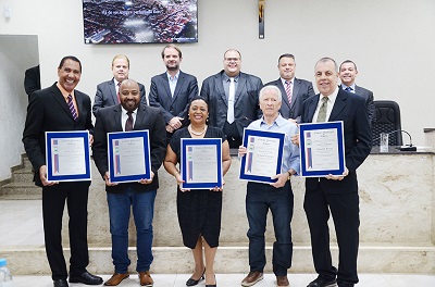 Entrega de títulos de cidadania movimenta a Câmara Municipal