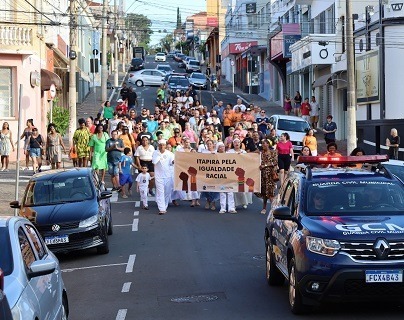 Caminhada pela Igualdade Racial tem grande adesão em Itapira